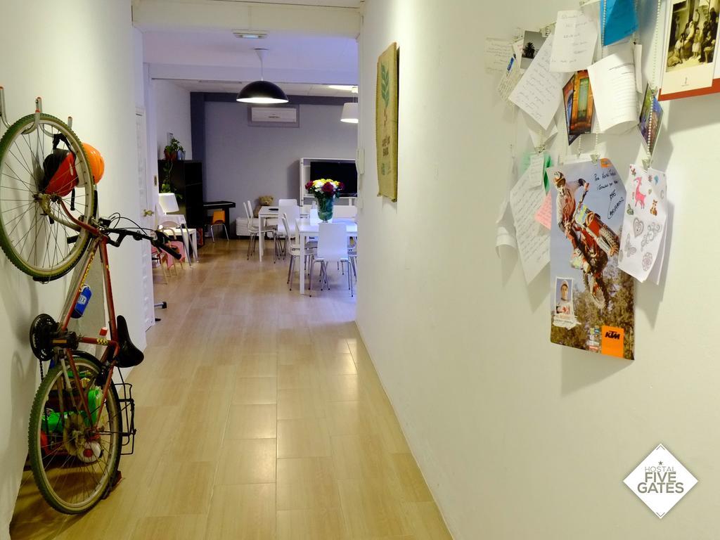 Hostal Five Gates Osuna Exterior foto